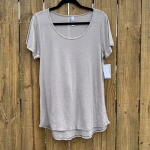 NWT Lularoe Classic T Small